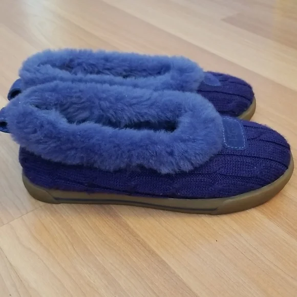 UGG Slippers - Picture 5 of 11